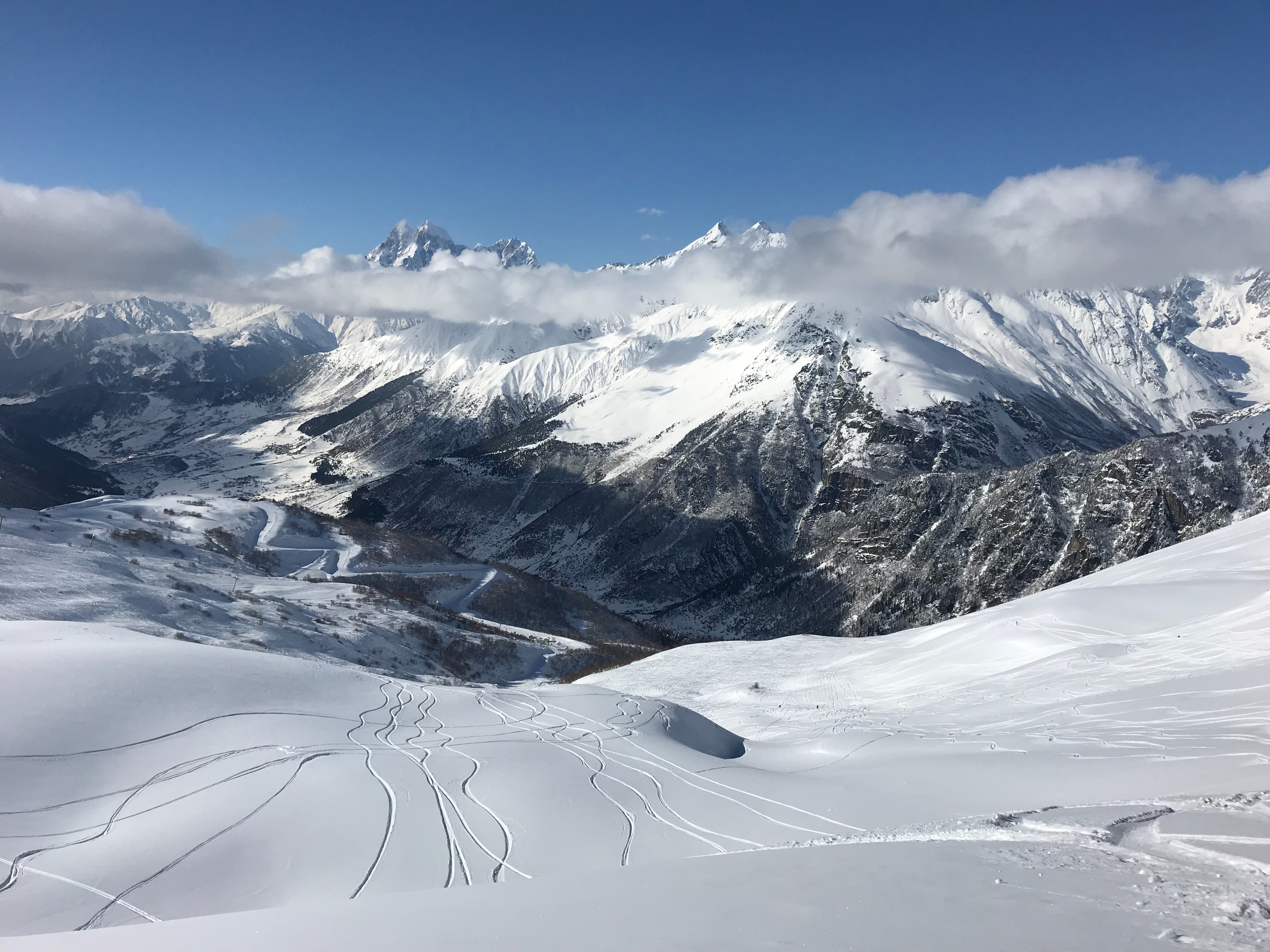 deep powder skiing fieberbrunn